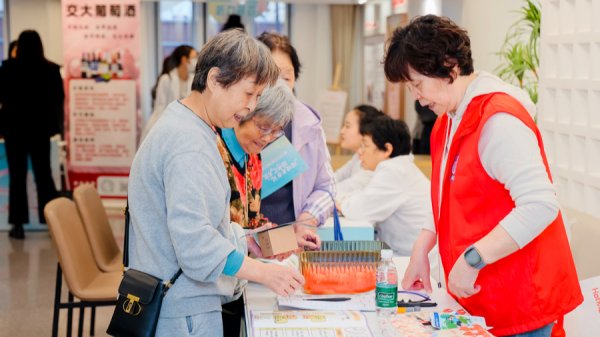 千红网 物业解锁养老“副本”，50元每小时家政服务、24小时应急上门…就在徐家汇